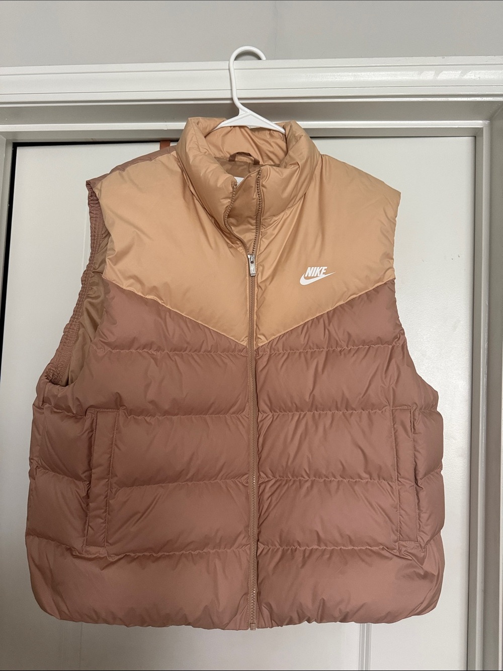 Nike Women’s Two-Tone Tan &Brown Puffer Vest SizeXL worn once excellent conditio